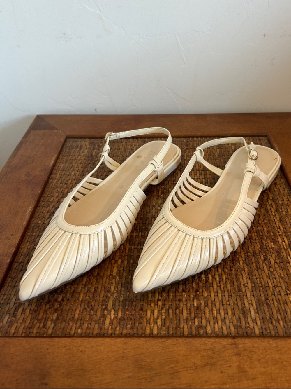 NWOT - Women’s Bridal Pointed Slingback Flats in Cream